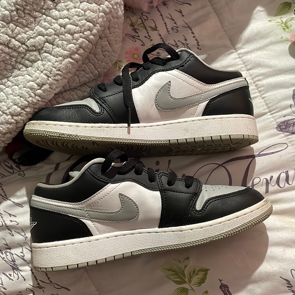 Air Jordan 1 Low black grey color way - Picture 3 of 5
